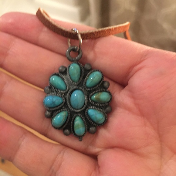 Pewter imitation turquoise & tan suede pendant - Picture 6 of 7